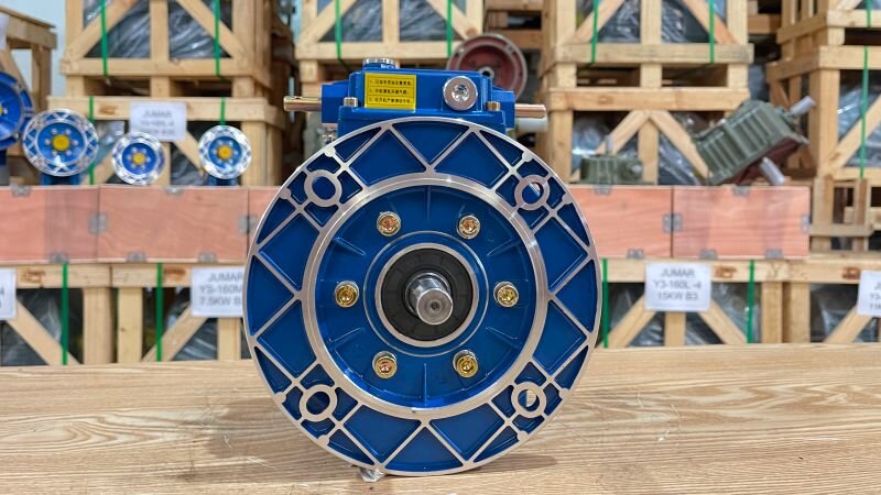 Sử dụng điều tốc cơ điều chỉnh tốc độ động cơ
