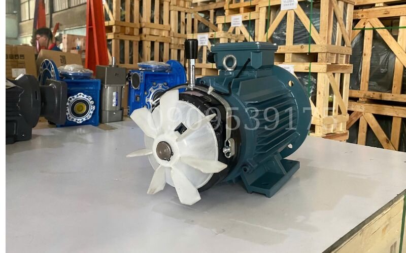 Motor 3 pha có thắng là gì?