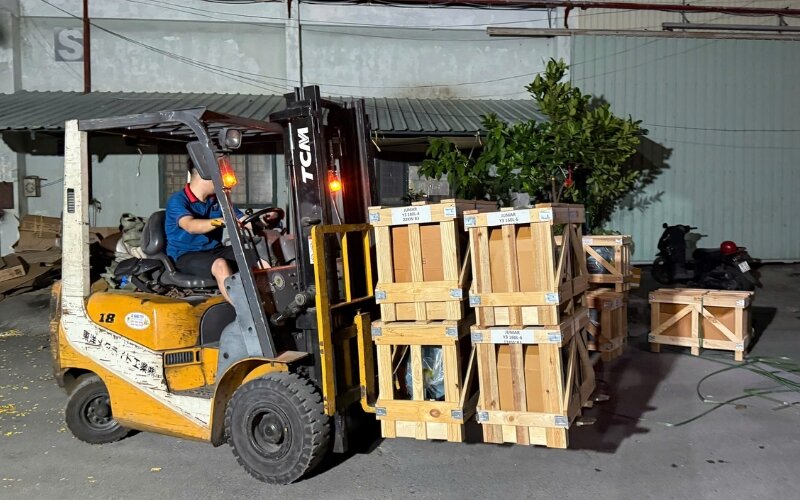 Xe nâng vận chuyển hàng tiện lợi, nhanh chóng