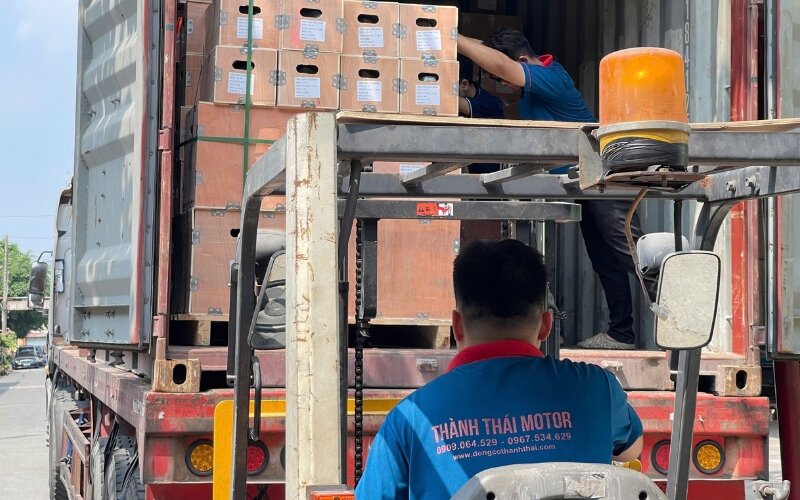 Quá trình thành Thái Motor nhập kho với hơn 2000 động cơ điện, hộp giảm tốc và motor giảm tốc