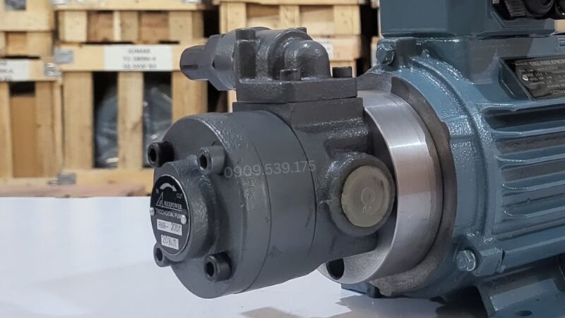 Bơm thủy lực có thể hoạt động ổn định và bền bỉ trong môi trường khắc nghiệt và giúp tiết kiệm không gian lắp đặt.