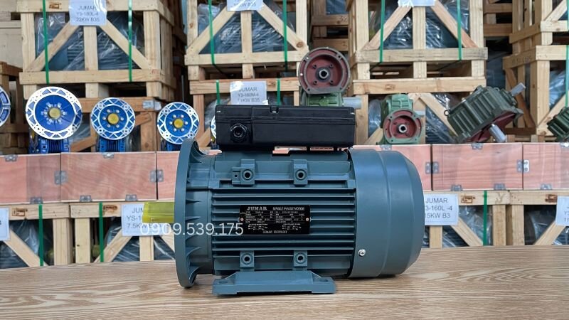 Dùng tụ sai mức điện dung hoặc điện áp làm đánh thủng lớp cách điện của tụ
